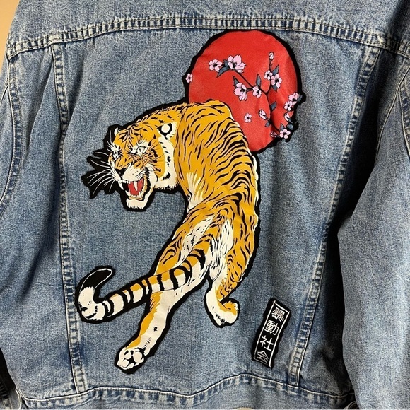 Vintage Gap Tiger Patch Denim Jacket Size Large Butterfly Bee Flower Patch - Picture 10 of 10